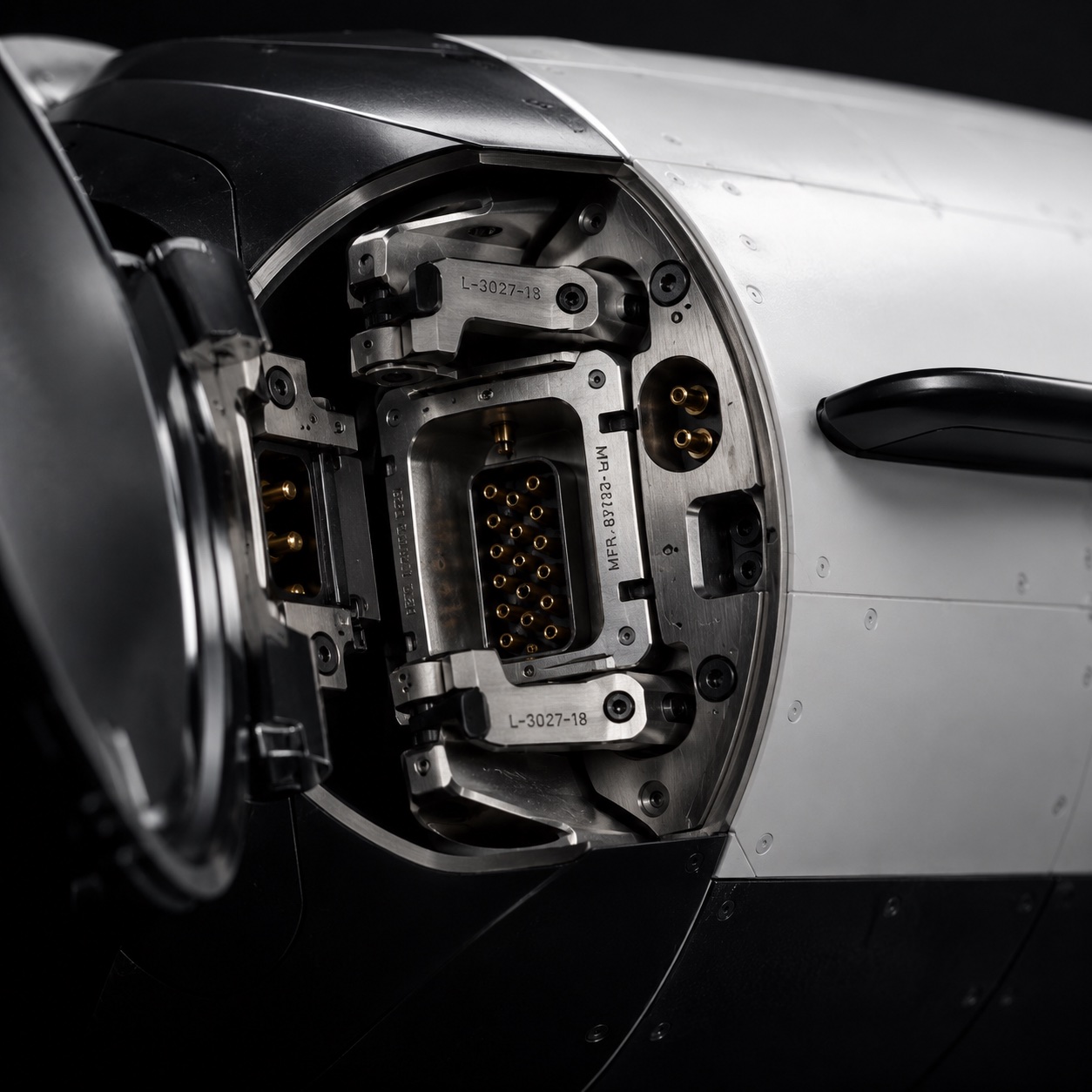 Cartridge locking interface — machined latches and connectors